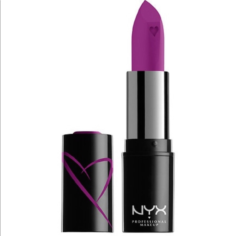 NYX Profesional Makeup. Shout Loud Satin Lipstick. Color Emotion.